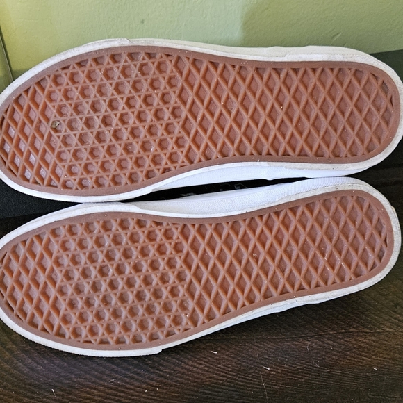 VANS 8.5 Women's Checkerboard White Red Worn once or twice at the most. W/Box - Picture 6 of 9